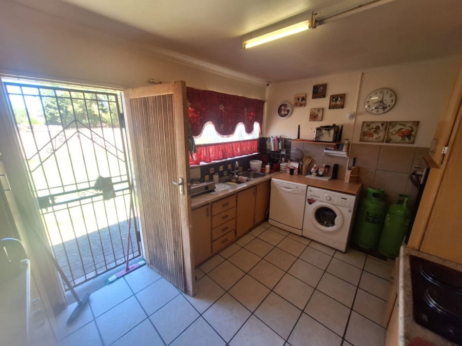 4 Bedroom Property for Sale in Pellissier Free State